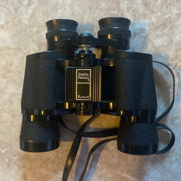 Bushnell Falcon Insta-Focus Binoculars with Case - Picture 5 of 5